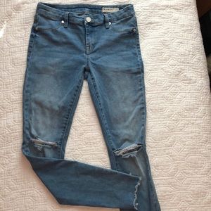 LIKE NEW Nordstrom ripped skinny jeans